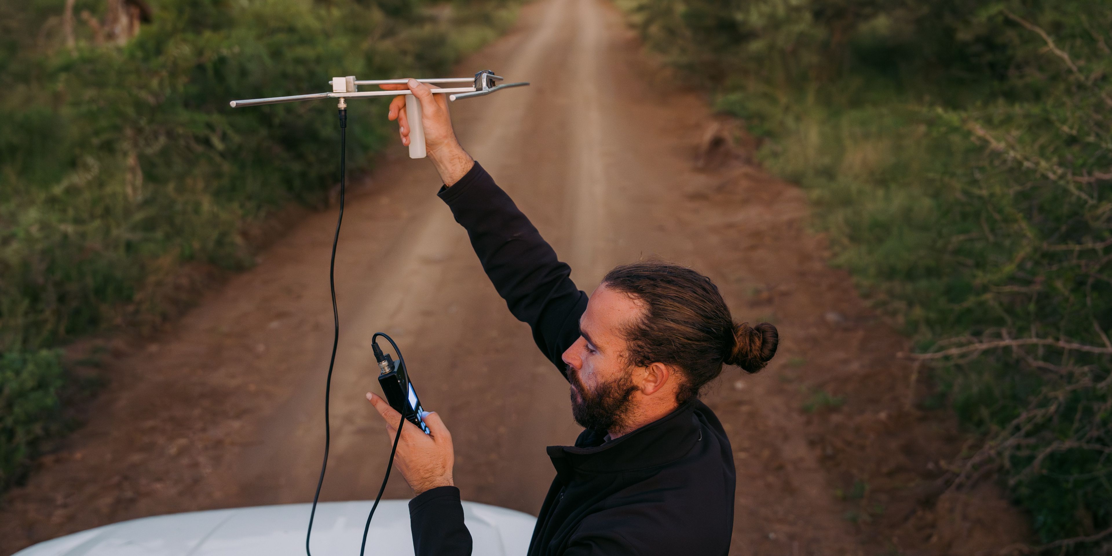 natucate-trip-volunteering-zululand-species-conservation-imfolozi-monitoring-device