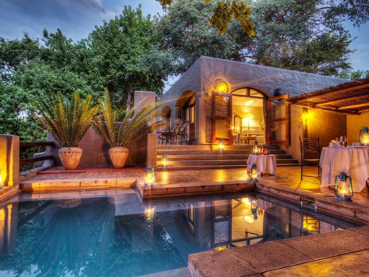 blog-ratgeber-botswana-chobe-game-lodge-pool-natucate