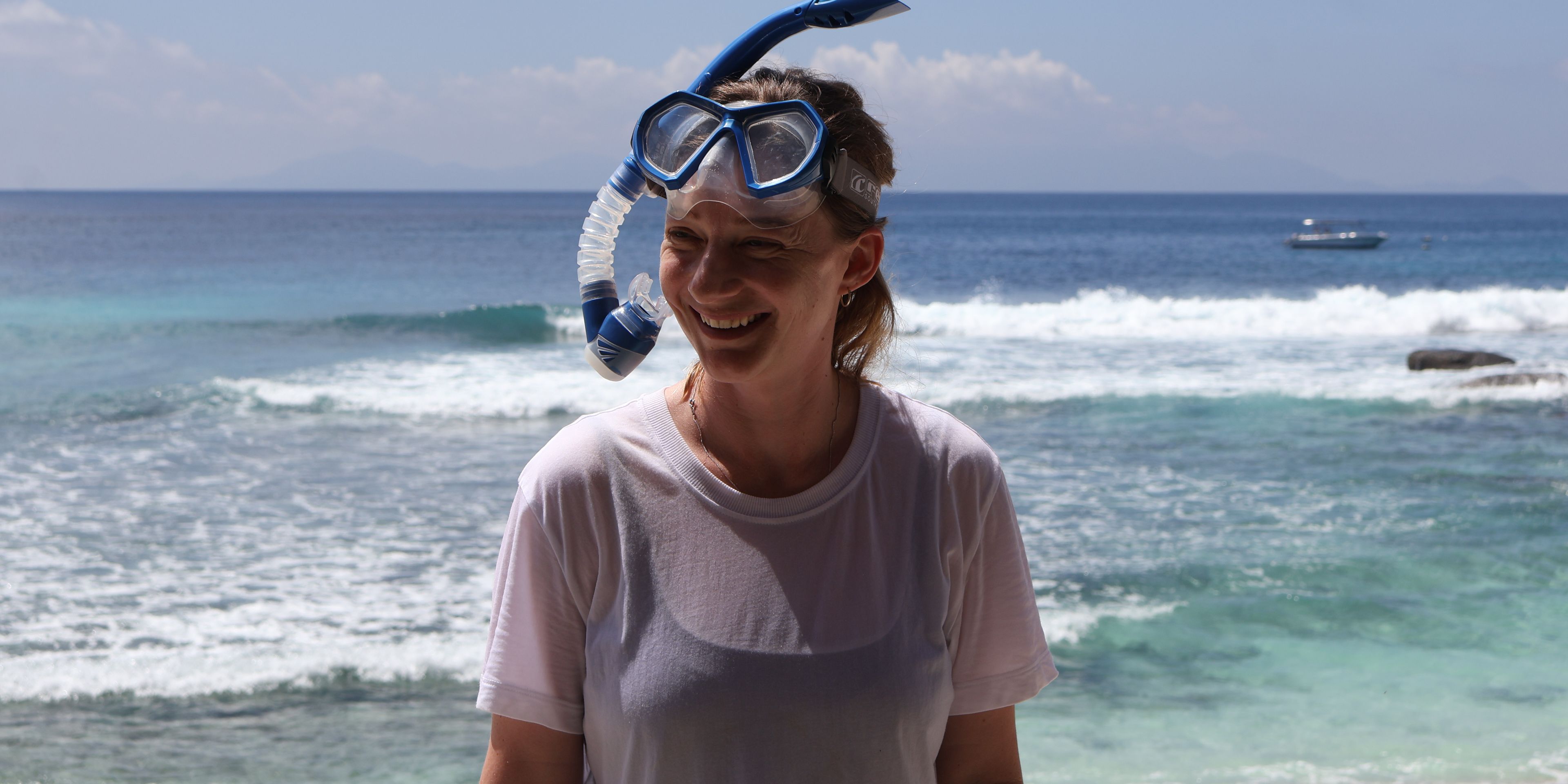 natucate-seychelles-volunteeering-north-island-sandra-laughing-snorkel