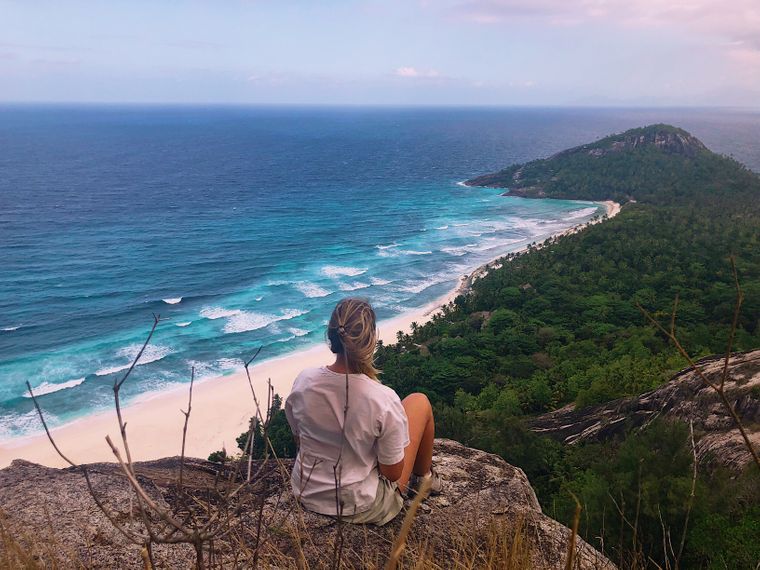 erfahrungsberichte-freiwilligenarbeit-seychellen-north-island-artenschutz-sarina-volunteer-brandung-natucate