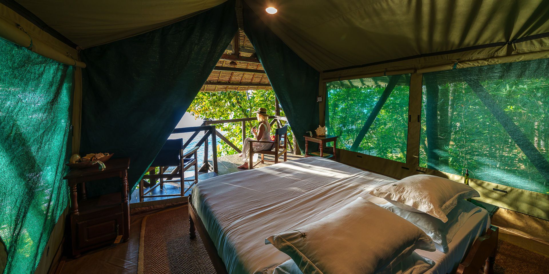 natucate-madagascar-pwe-mody-beach-masoala-tented-huts-bed