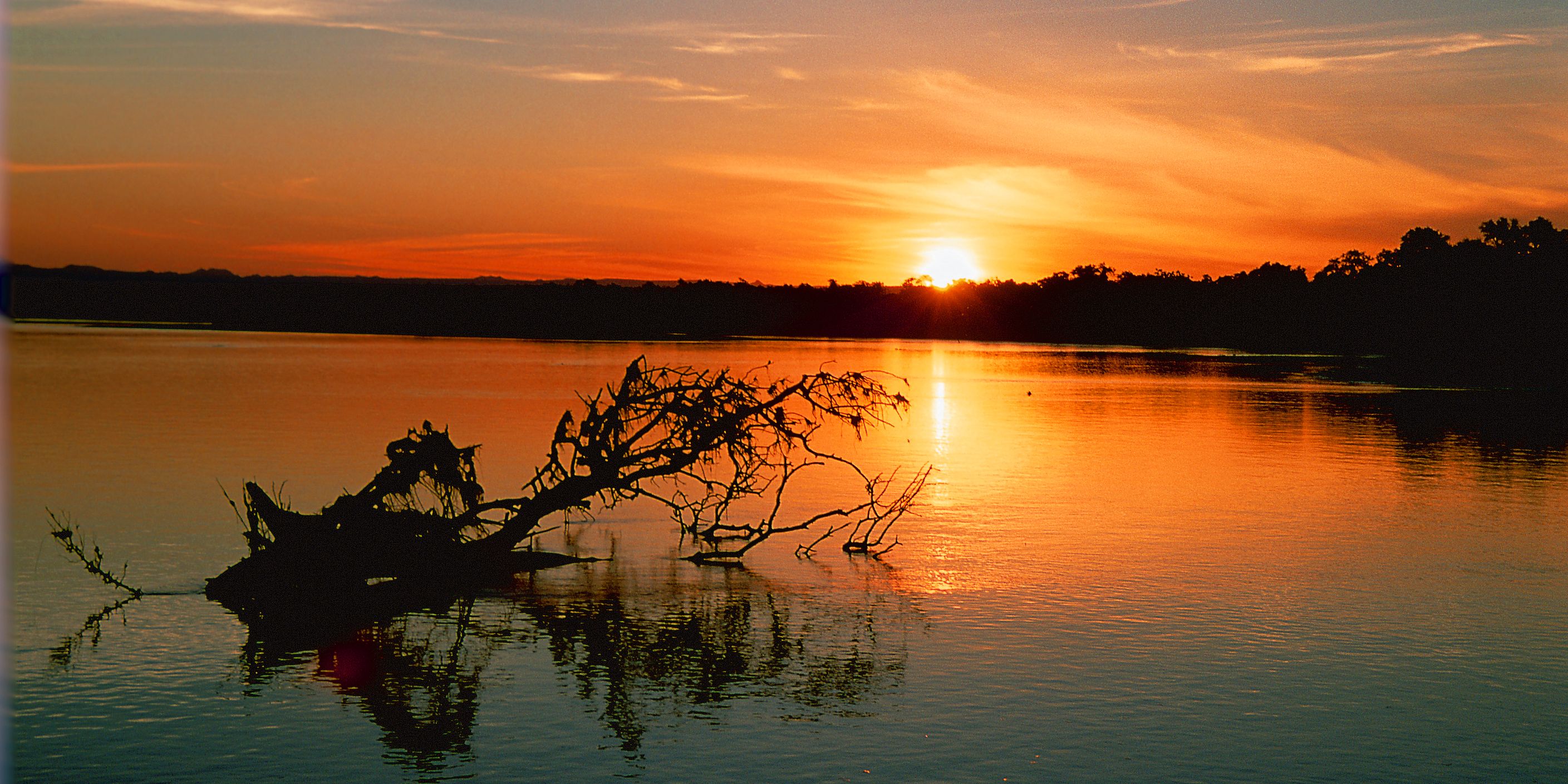 natucate-travel-safari-zambia-two-river-lower-zambezi-sunset