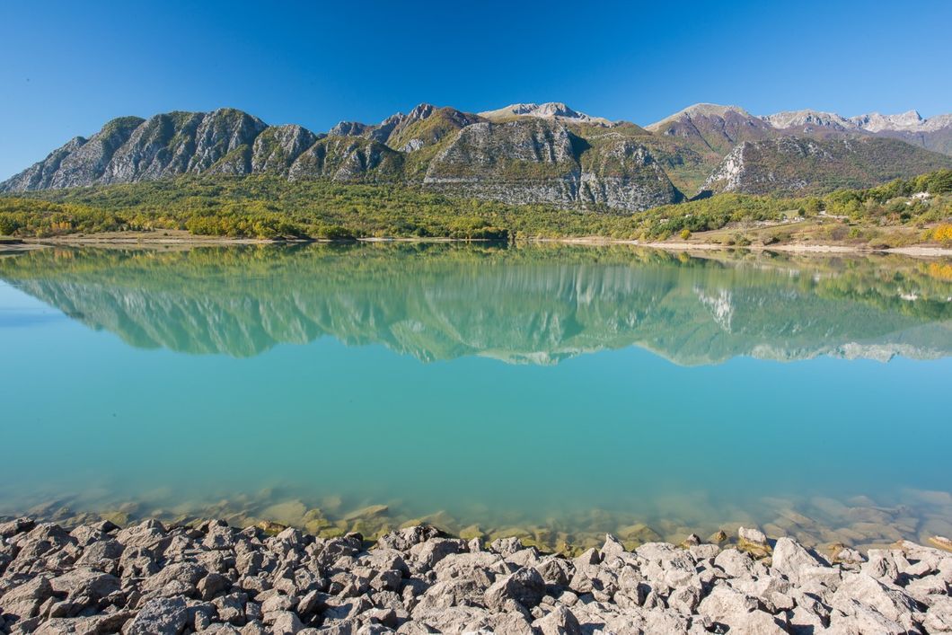 naturreise-italien-apennin-see-natucate