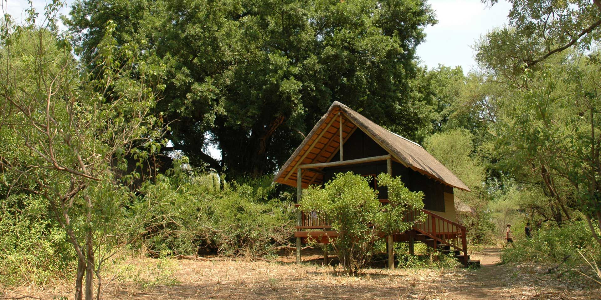 Die Huette des Camps in Botswana dient den Teilnehmern des Rangerkurses als Unterkunft