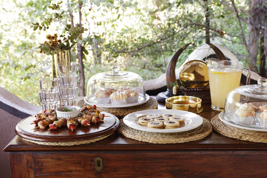 natucate-safari-botswana-abenteuer-camp-kahalari-tee-zeit