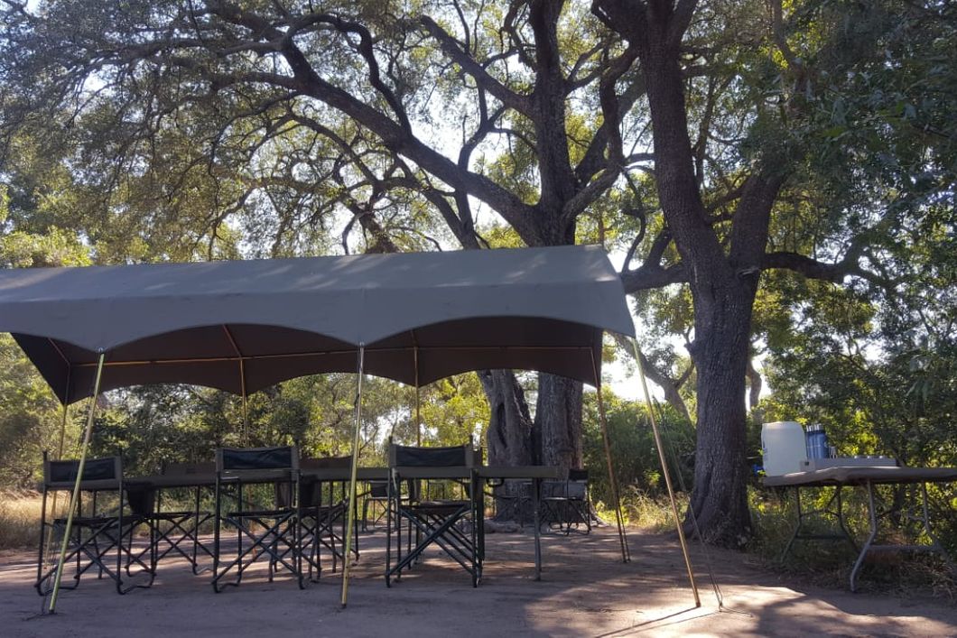 naturkurs-suedafrika-ecostar-camp-sitting-area-natucate