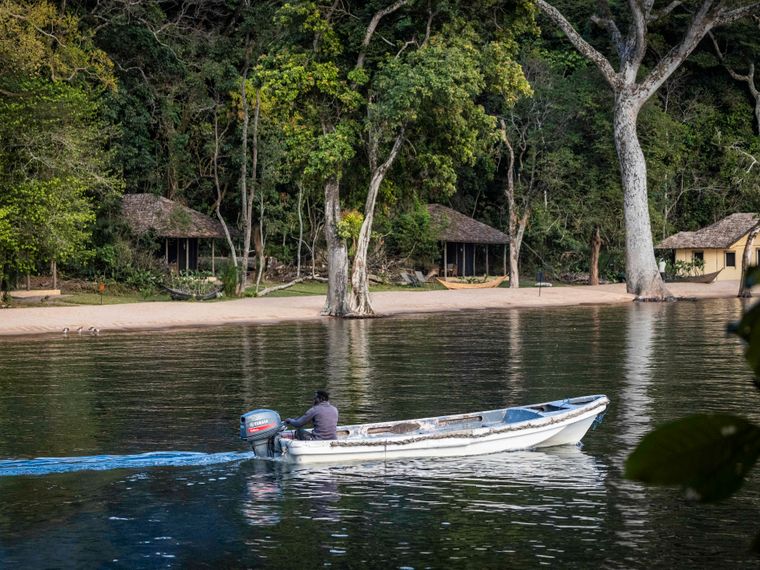 blog-article-rubondo-island-camp-boot