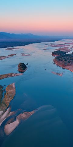 Zambezi and Luangwa rivers flow into each other