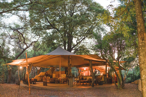 safari-zambia-authentic-musekese-camp-outdoor-area-seating