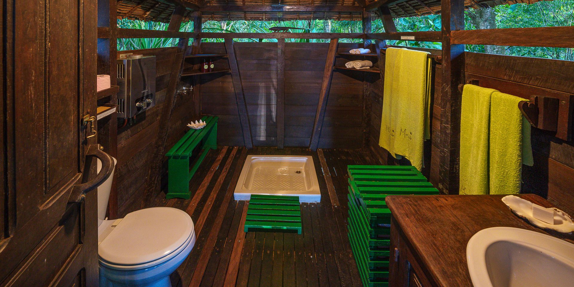 natucate-madagascar-pwe-mody-beach-masoala-tented-huts-bathroom