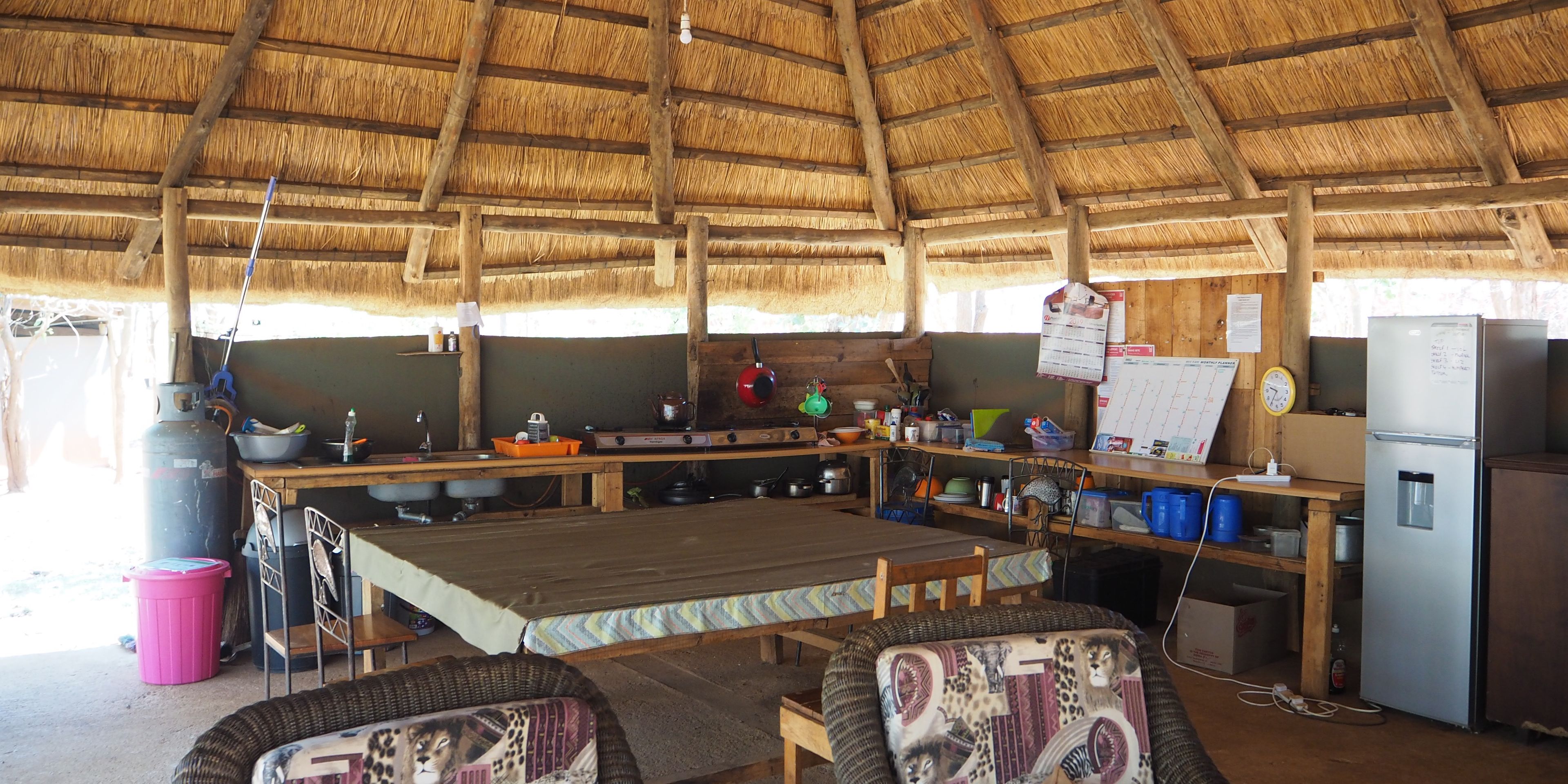 Aufenthaltsbereich der Elephant Nursery in Sambia