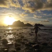 erfahrungsberichte-freiwilligenarbeit-seychellen-cousin-island-artenschutz-kai-sonnenuntergang-meer-natucate