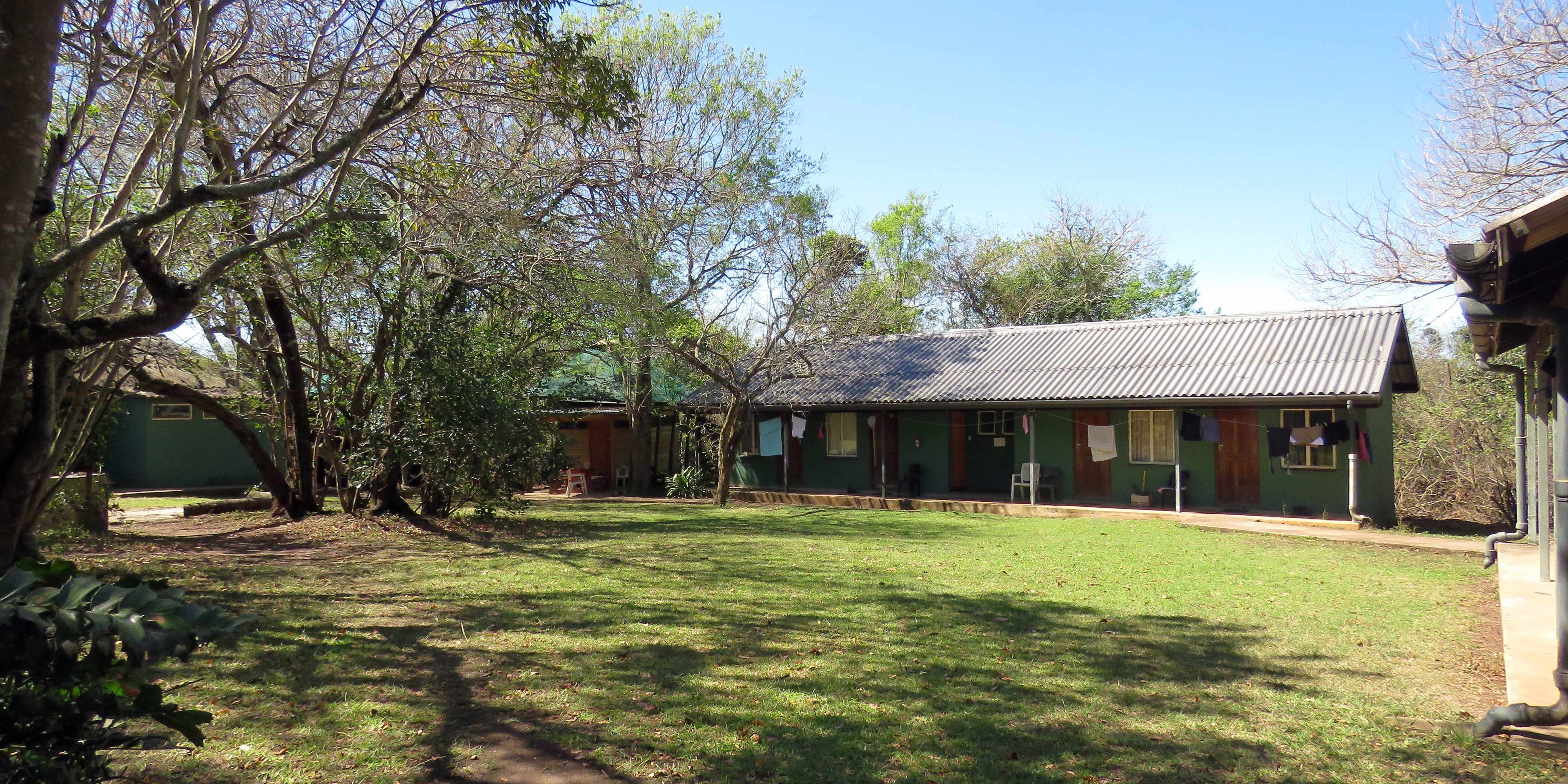 Aufnahme des Basiscamps unseres Trainingsprogramms zum Wildtierschutz im suedafrikanischen KwaZulu-Natal