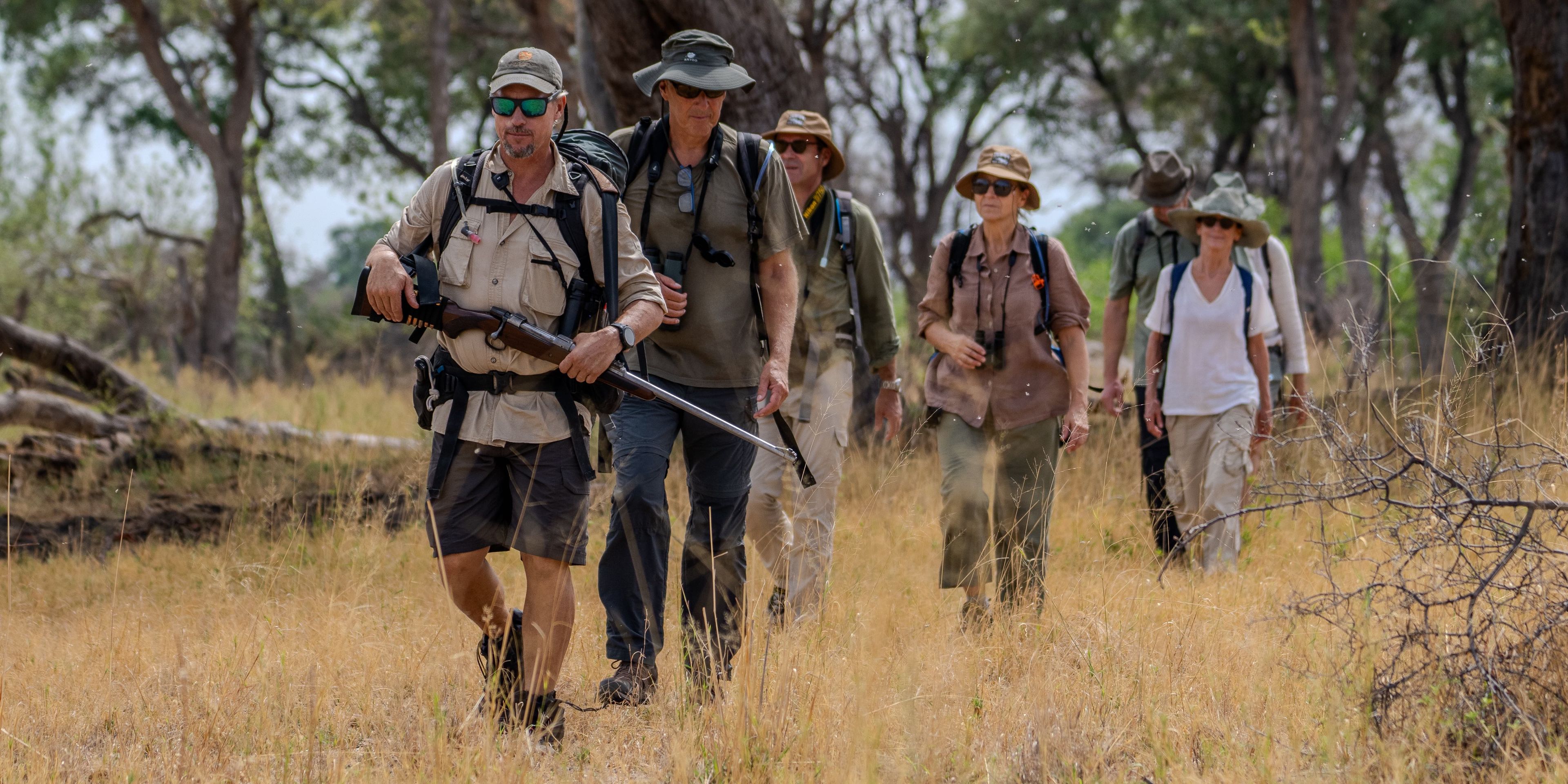 safari-expedition-botswana-setari-khwai-walking-2