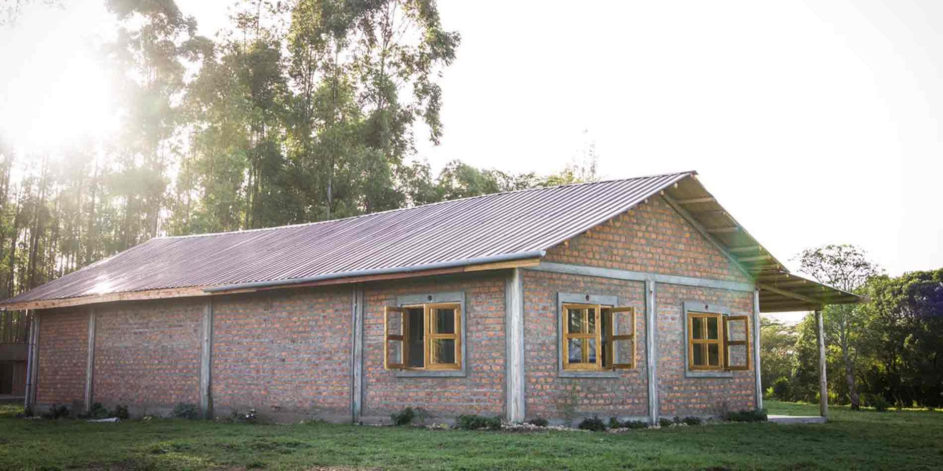 Ein grosses Steinhaus dient als Haupthaus und Treffpunkt des Camps in der Masai Mara