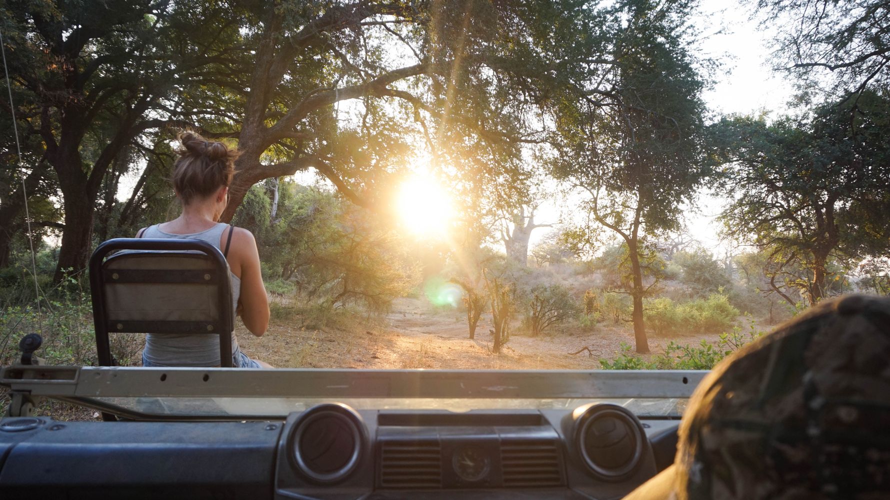 erfahrungsberichte-naturreise-afrika-private-wilderness-experience-rene-tracking-sonnenuntergang-natucate