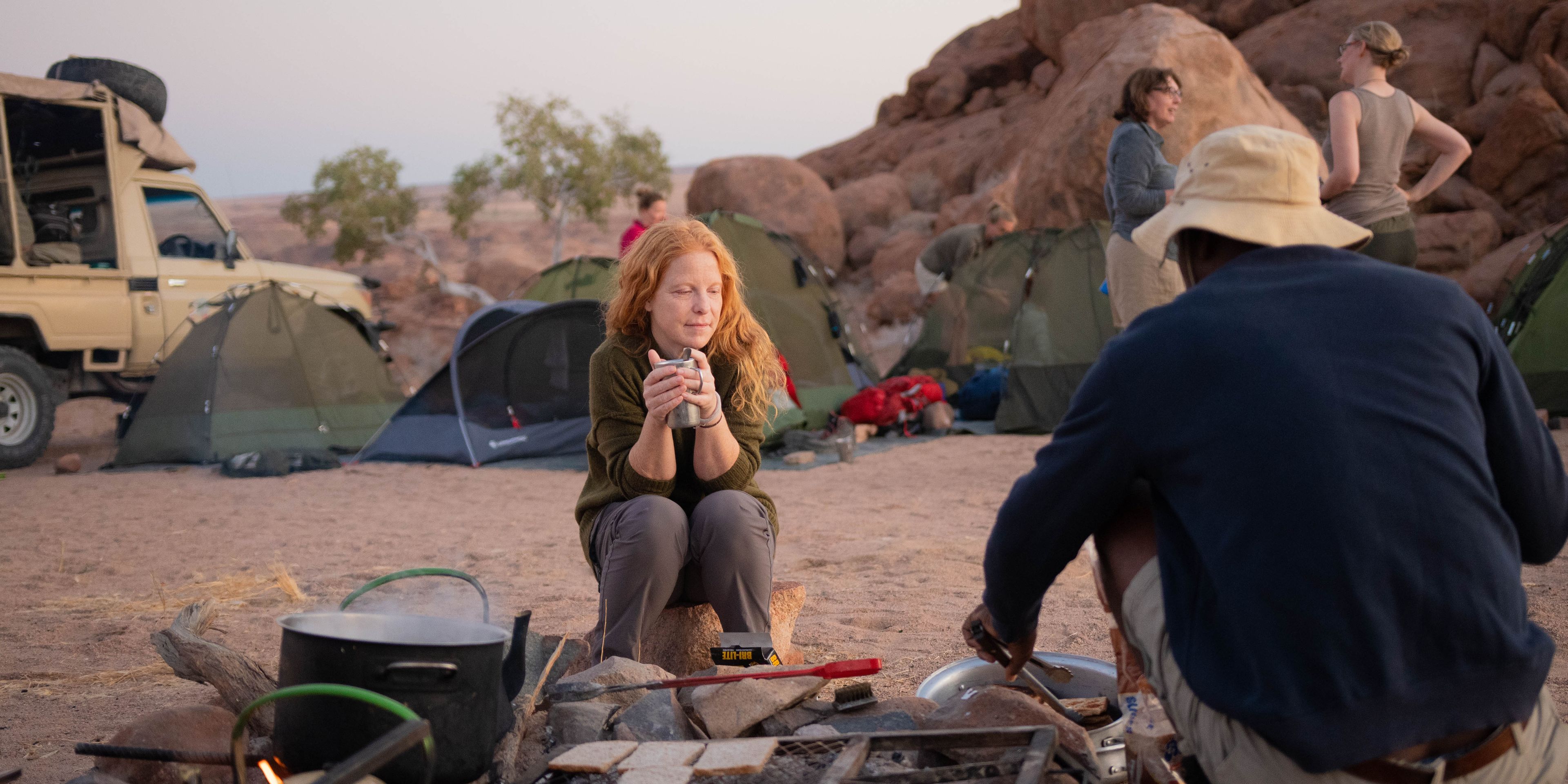 natucate-trips-pwe-namibia-damaraland-tented-mobile-campfire-woman