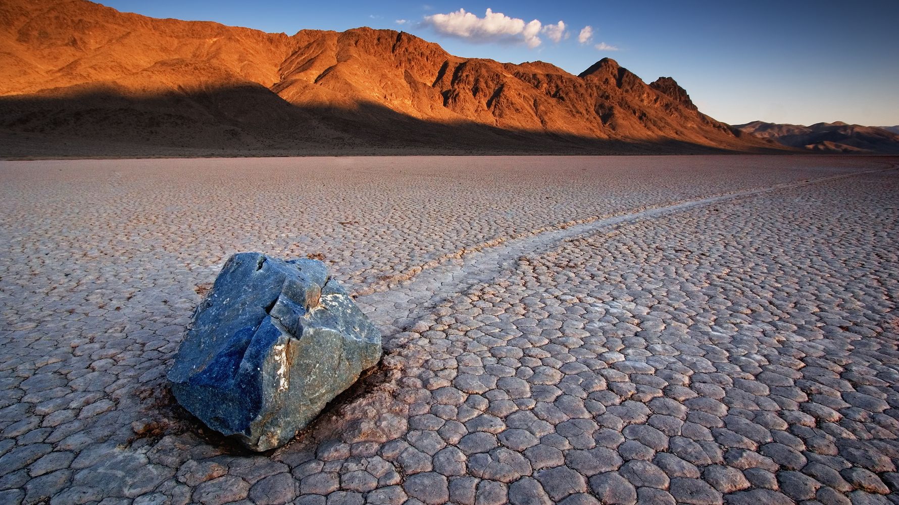Das Death Valley ist einer der heissesten Orte der Welt und nahezu komplett trocken.