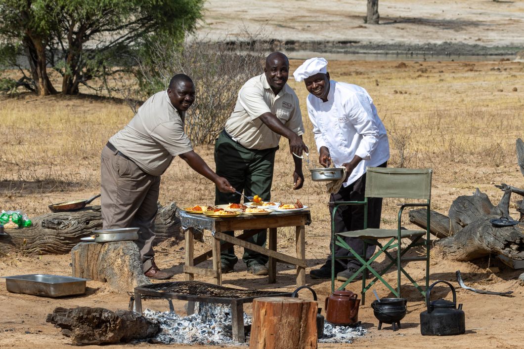 natucate-private-wilderness-experience-hwange-zimbabwe-lunch-bush