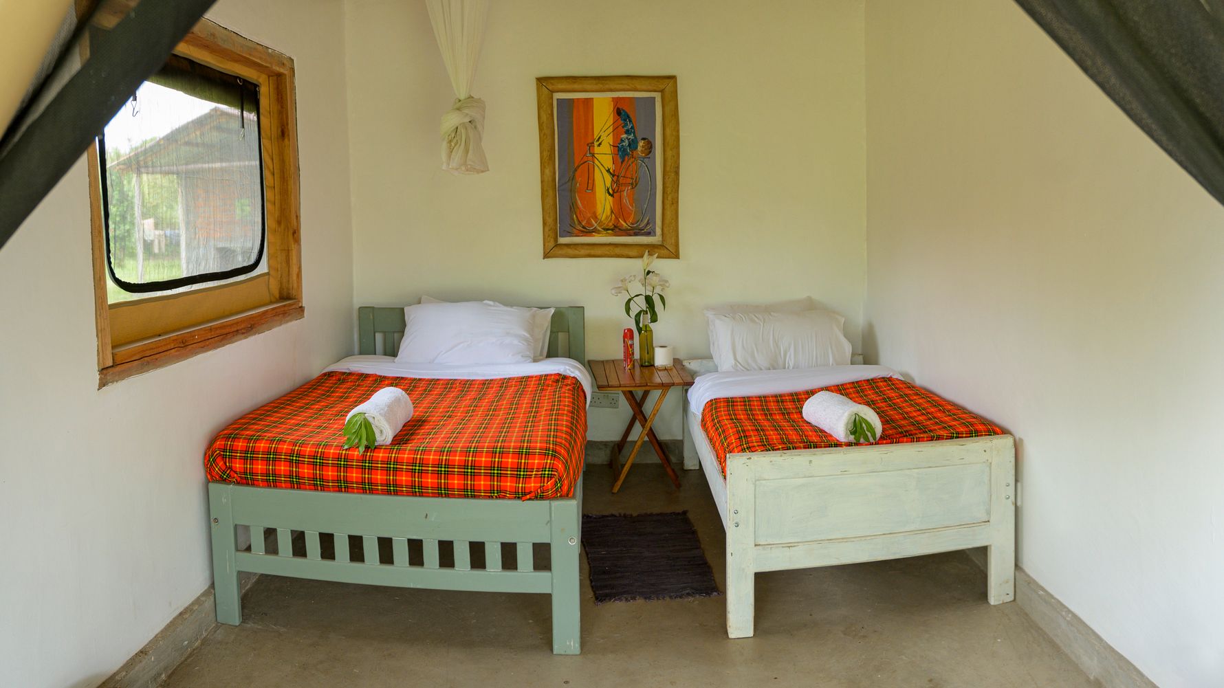 Zwei Einzelbetten im Camp Mara