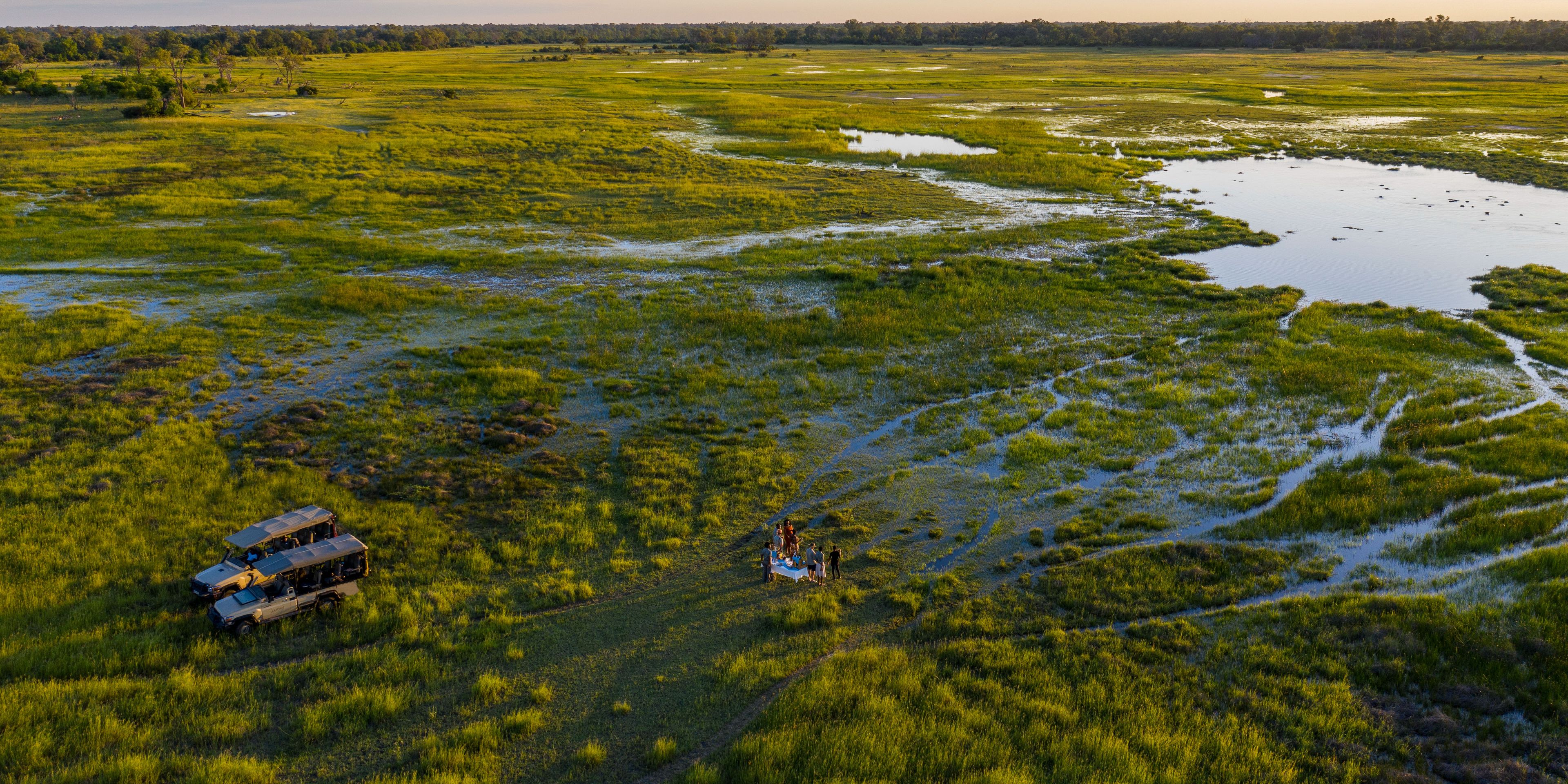natucate-pwe-botswana-khwai-sundowner