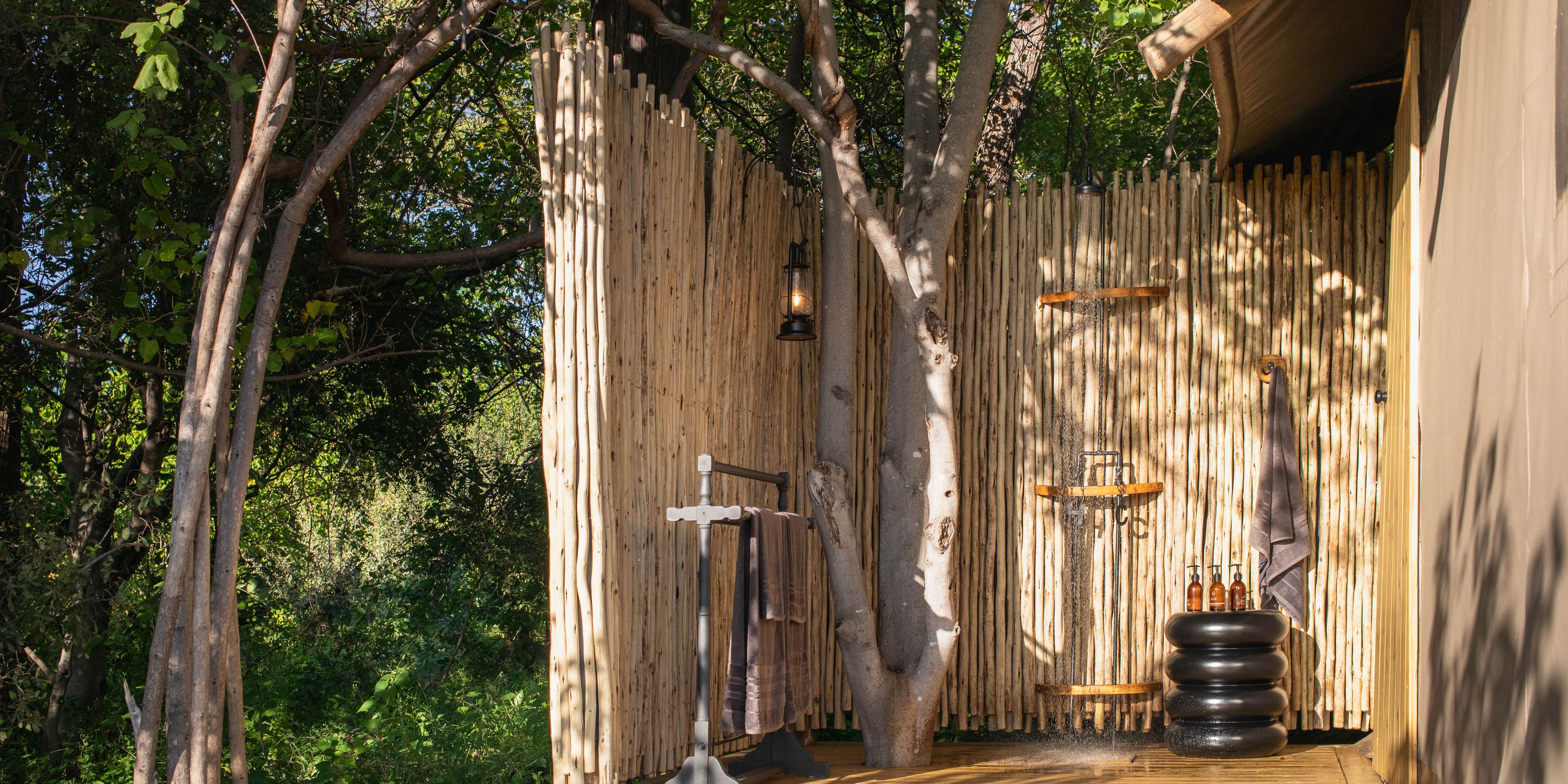natucate-pwe-botswana-khwai-little-sable-bathroom