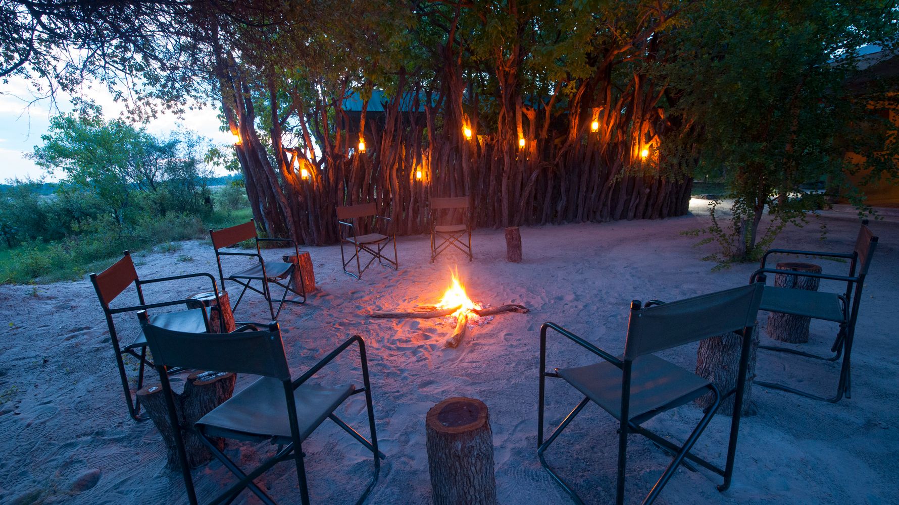 blog-ratgeber-botswana-sango-safari-camp-lagerfeuer-natucate