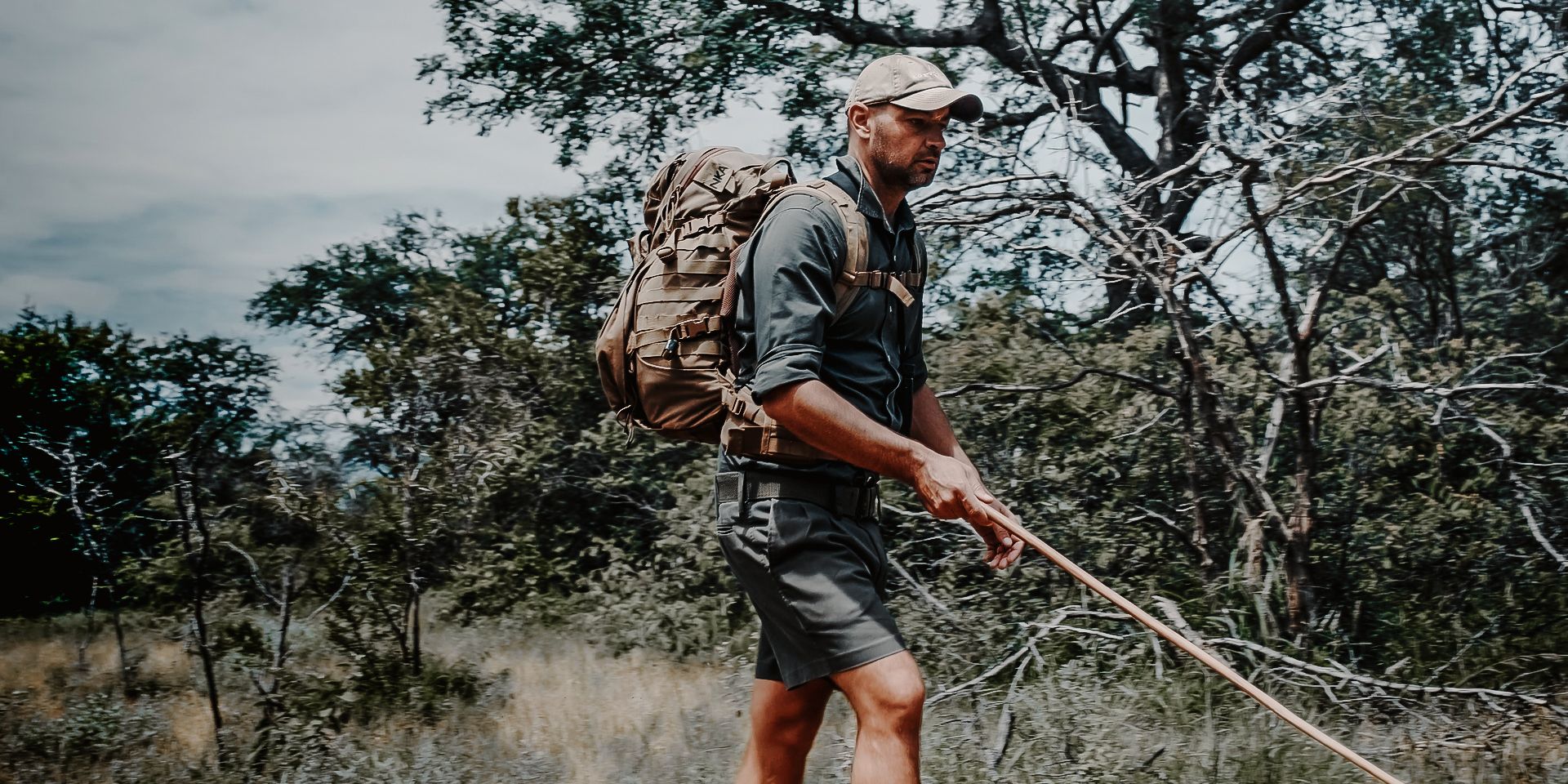 natucate-nature-travel-animal-tracking-expedition-trailing-man