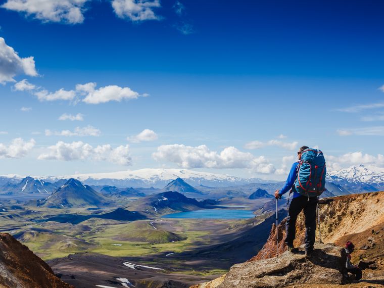 blog-ratgeber-auslandsjahr-mit-natucate-wanderer-ausblick-natucate