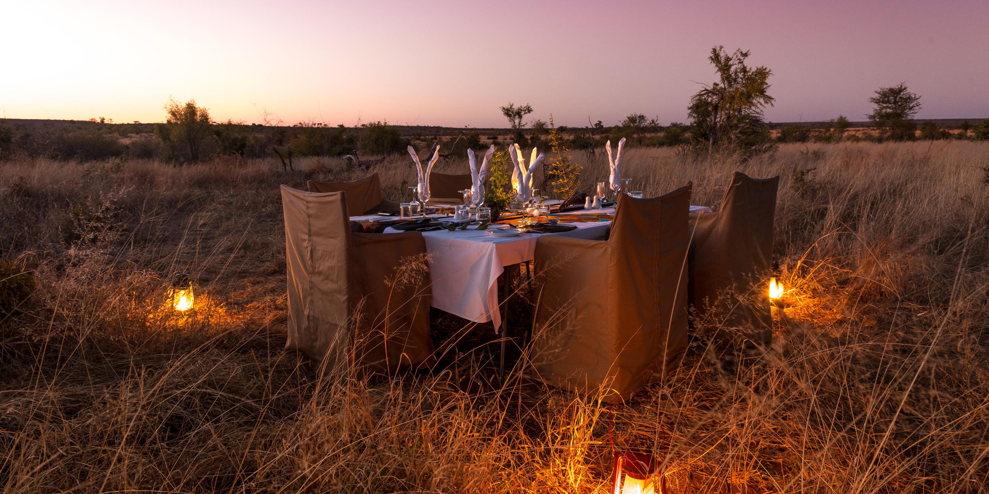 natucate-safari-zimbabwe-hwange-bush-camp-dinner-outside