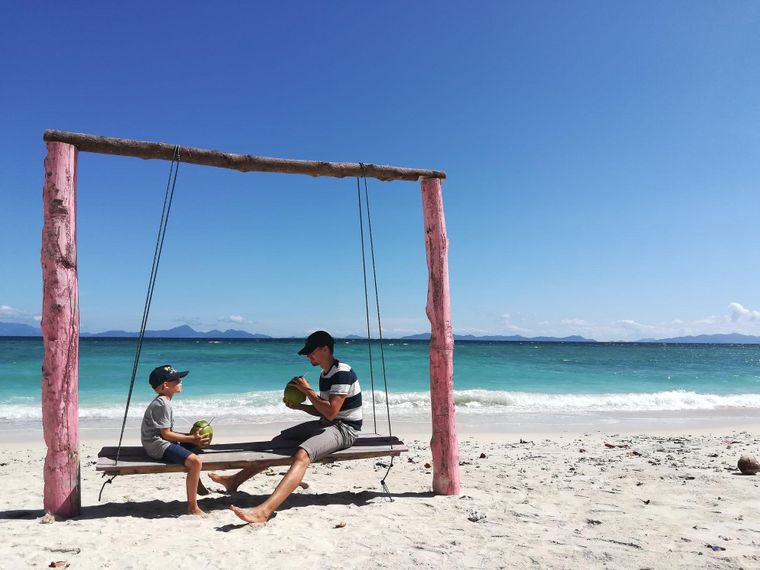 blog-ratgeber-reise-mit-kind-schaukel-kokosnuss