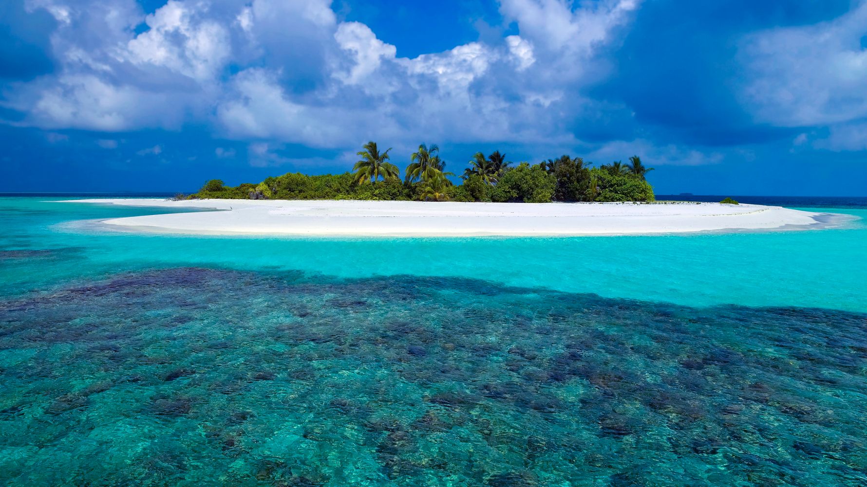 Insel Malediven mit t&uuml;rkisblauem Wasser