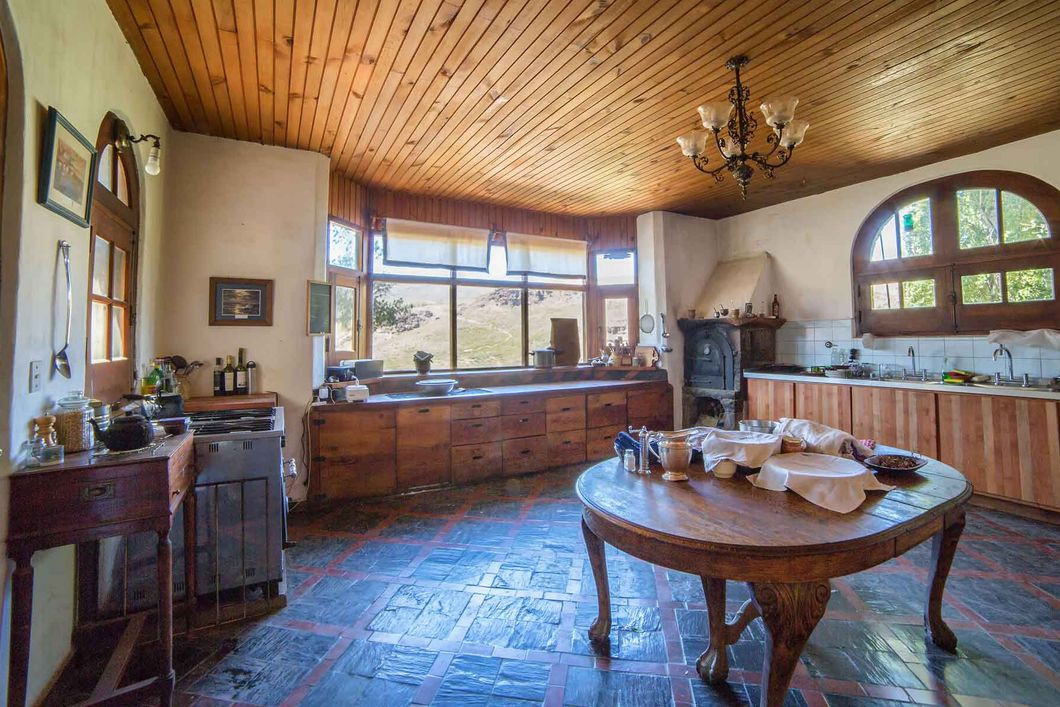 Die Kueche der Unterkunft in der die Praktikanten leben.