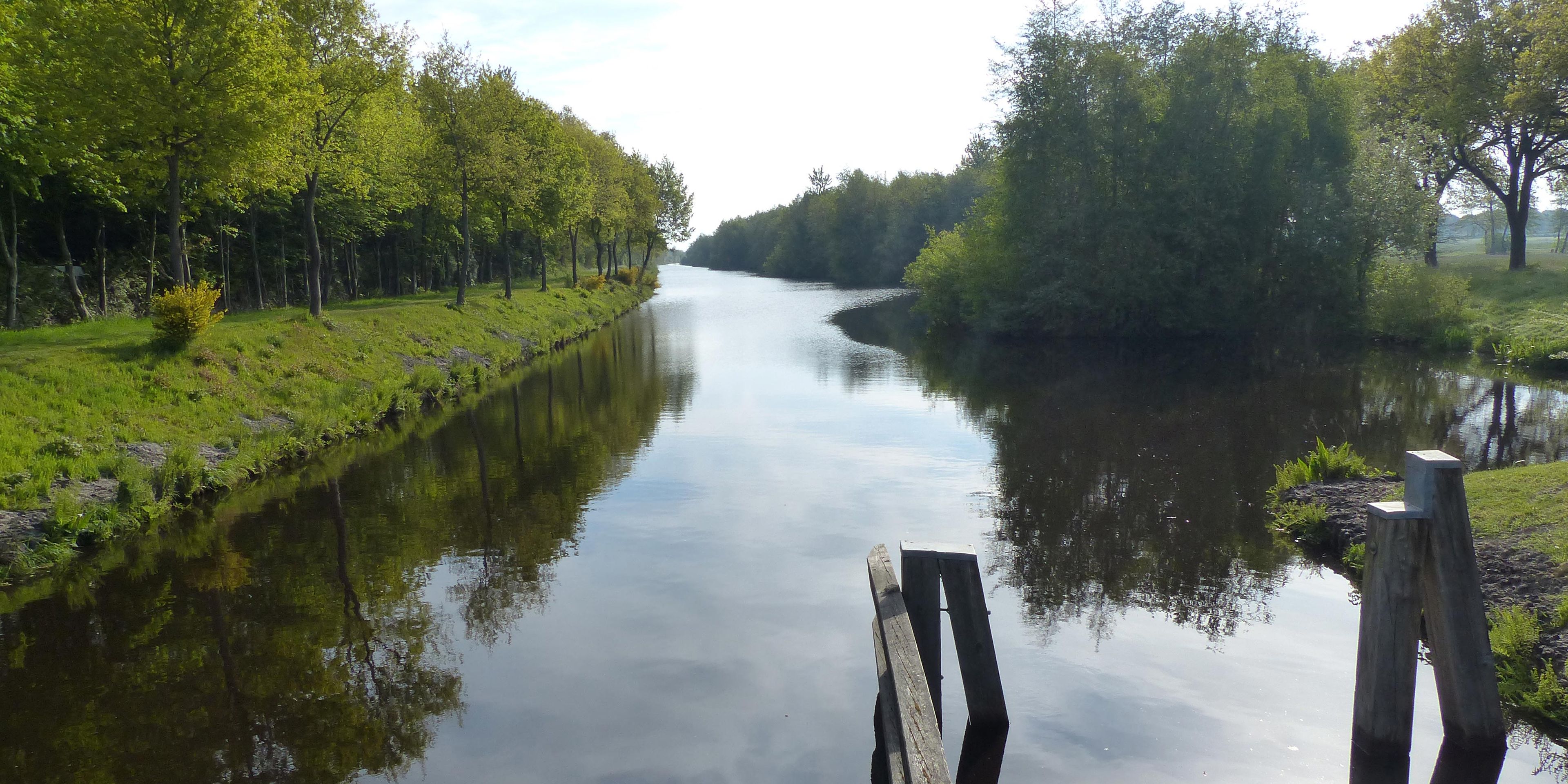 naturreise-deutschland-ostfriesland-ecotour-kanal-vegetation-natucate