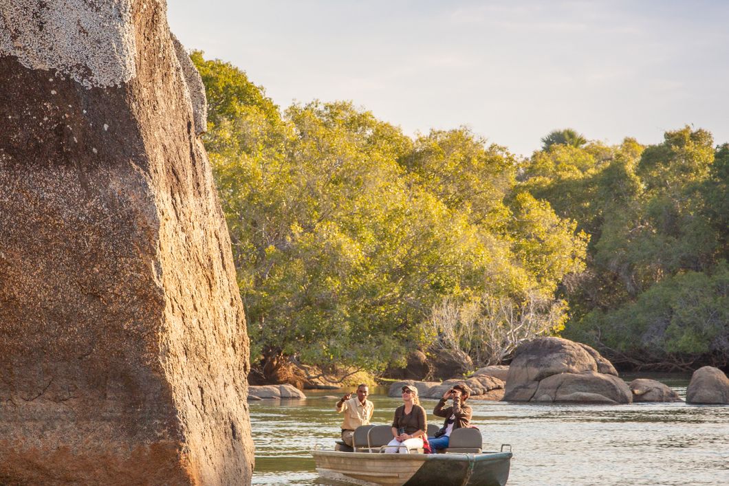 safari-sambia-von-livingstone-bis-kafue-kaingu-camp-bootstour-fels-natucate