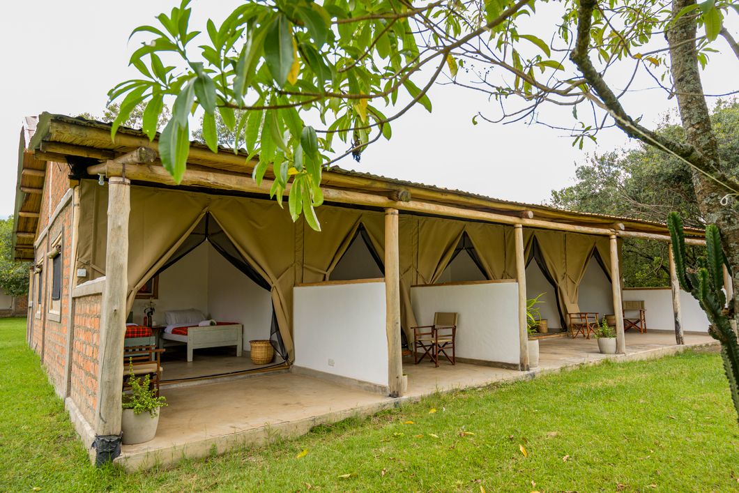 natucate-trip-kenya-guide-camp-wild-bandas