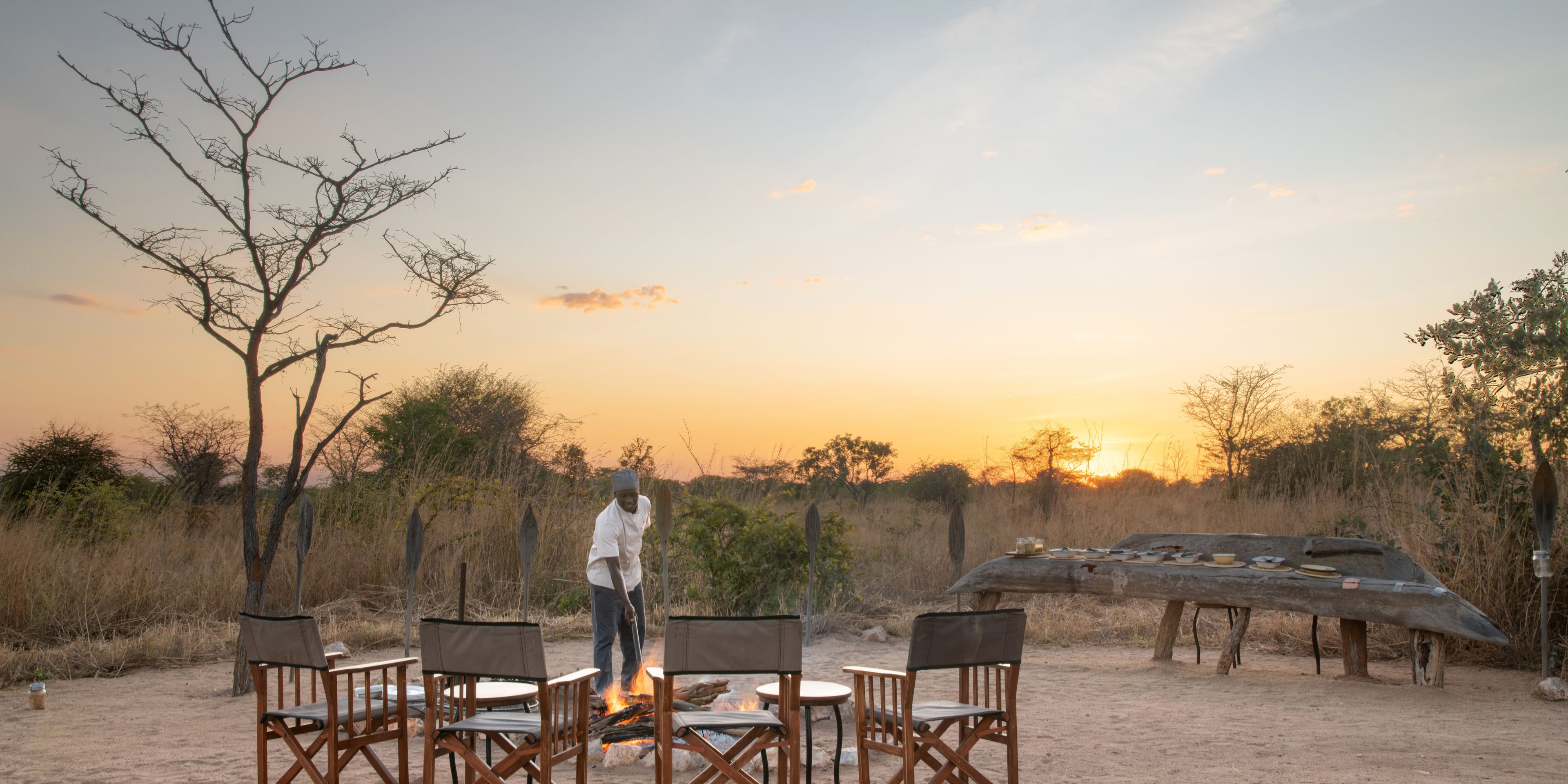 Stuhlkreis am Lagerfeuer