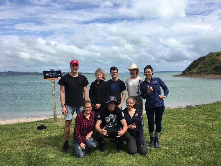 erfahrungsberichte-freiwilligenarbeit-neuseeland-naturschutz-kristina-teilnehmer-gruppe-natucate