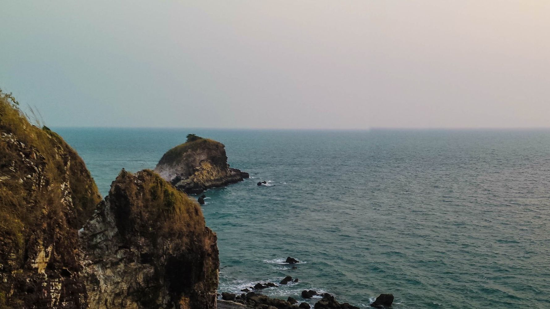 freiwilligenarbeit-thailand-erfahrungsbericht-kundenfotos-tierschutz-felsen-natucate