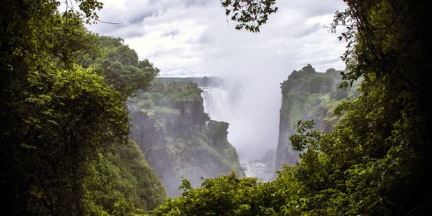 Die Victoriafaelle sind eines der beliebtesten Touristen Ziele Afrikas