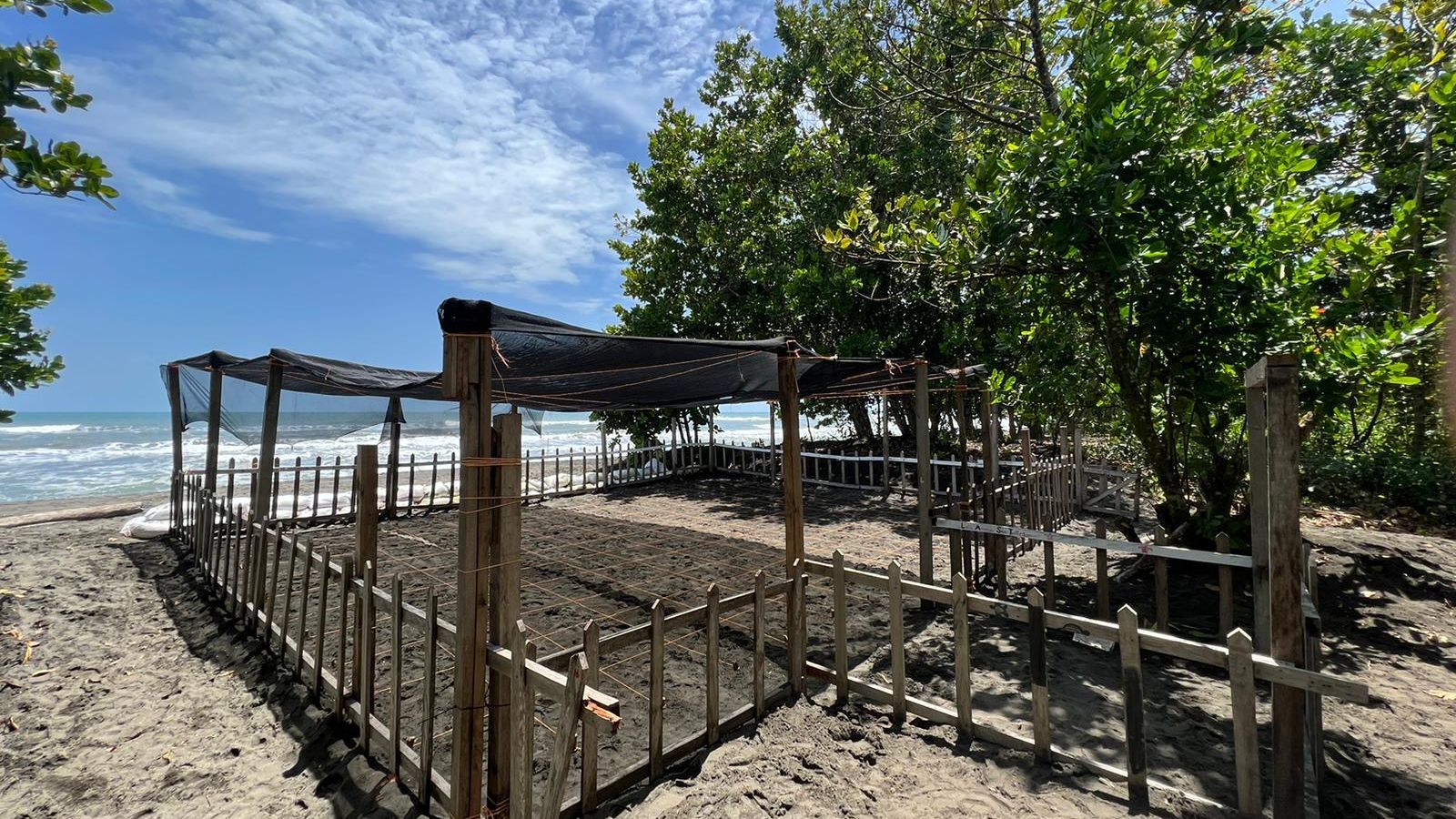 Die von den Freiwilligenhelfern fertig aufgebaute Brutstation Hatchery zum Schildkrötenschutz
