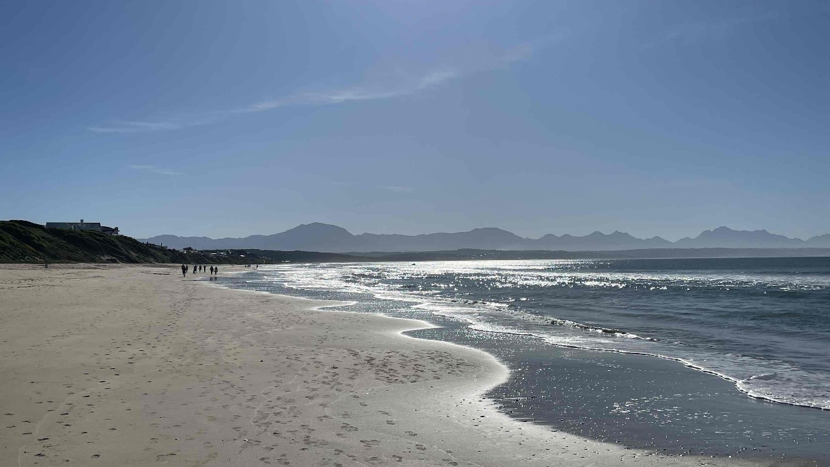 reiseinformationen-suedafrika-mossel-bay-strand-wasser