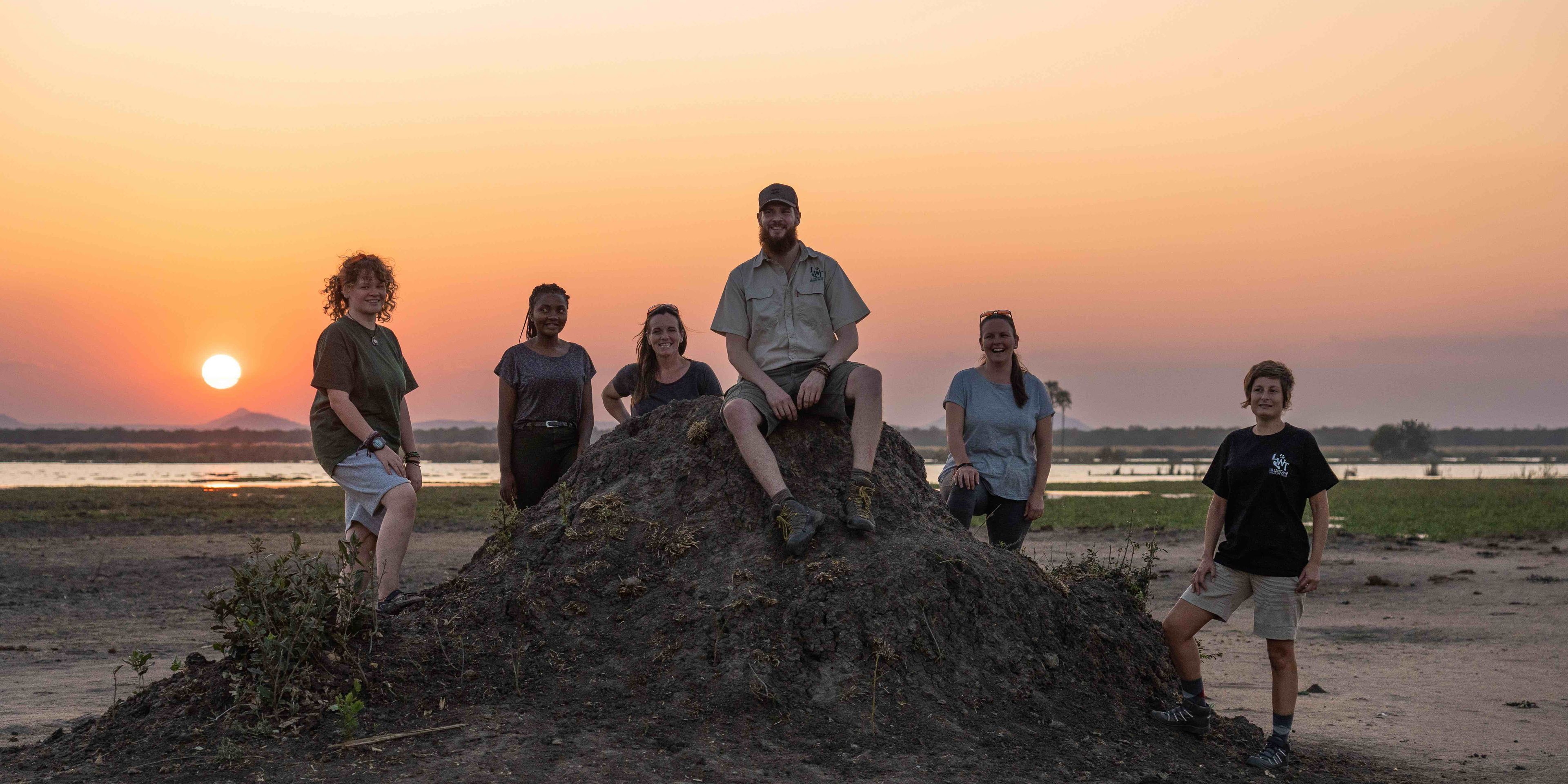 natucate-malawi-volunteering-liwonde-volunteers-sunset
