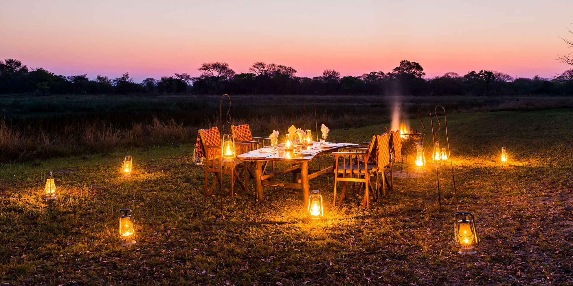 safari-sambia-von-livingstone-bis-kafue-lampen-abendessen-natucate