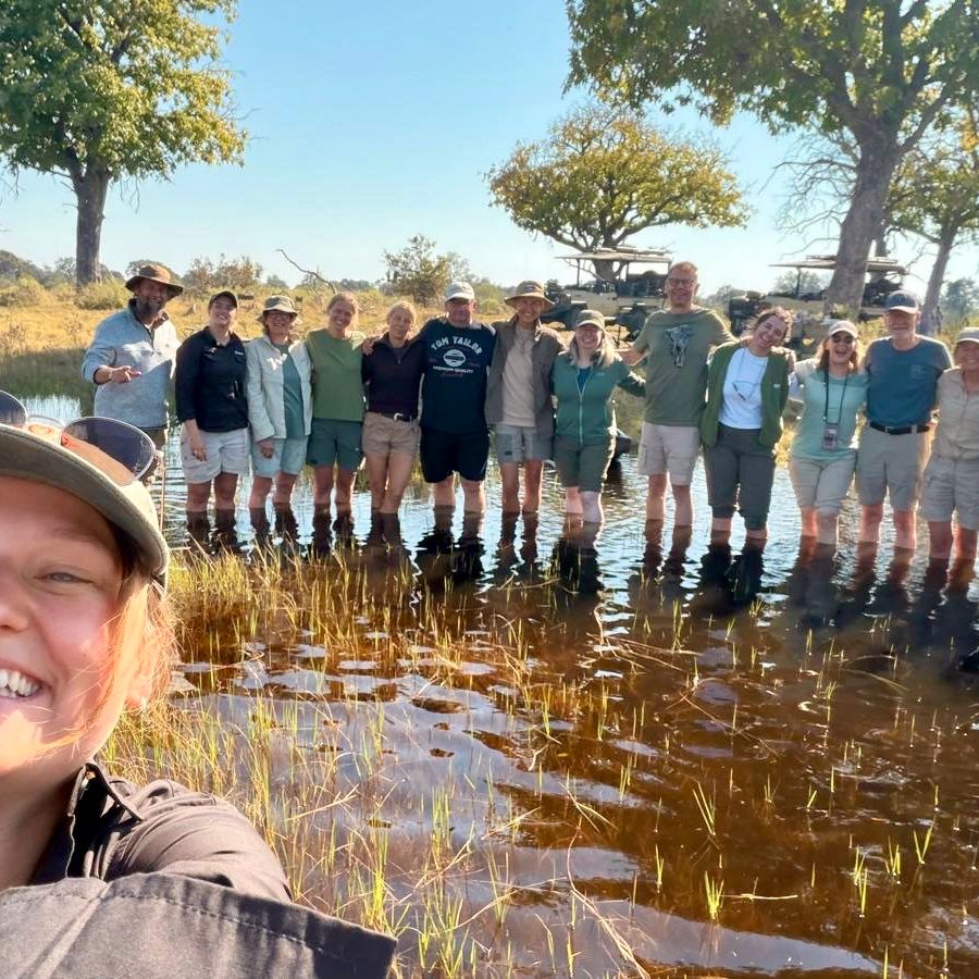 Selfie im Wasser mit der Gruppe