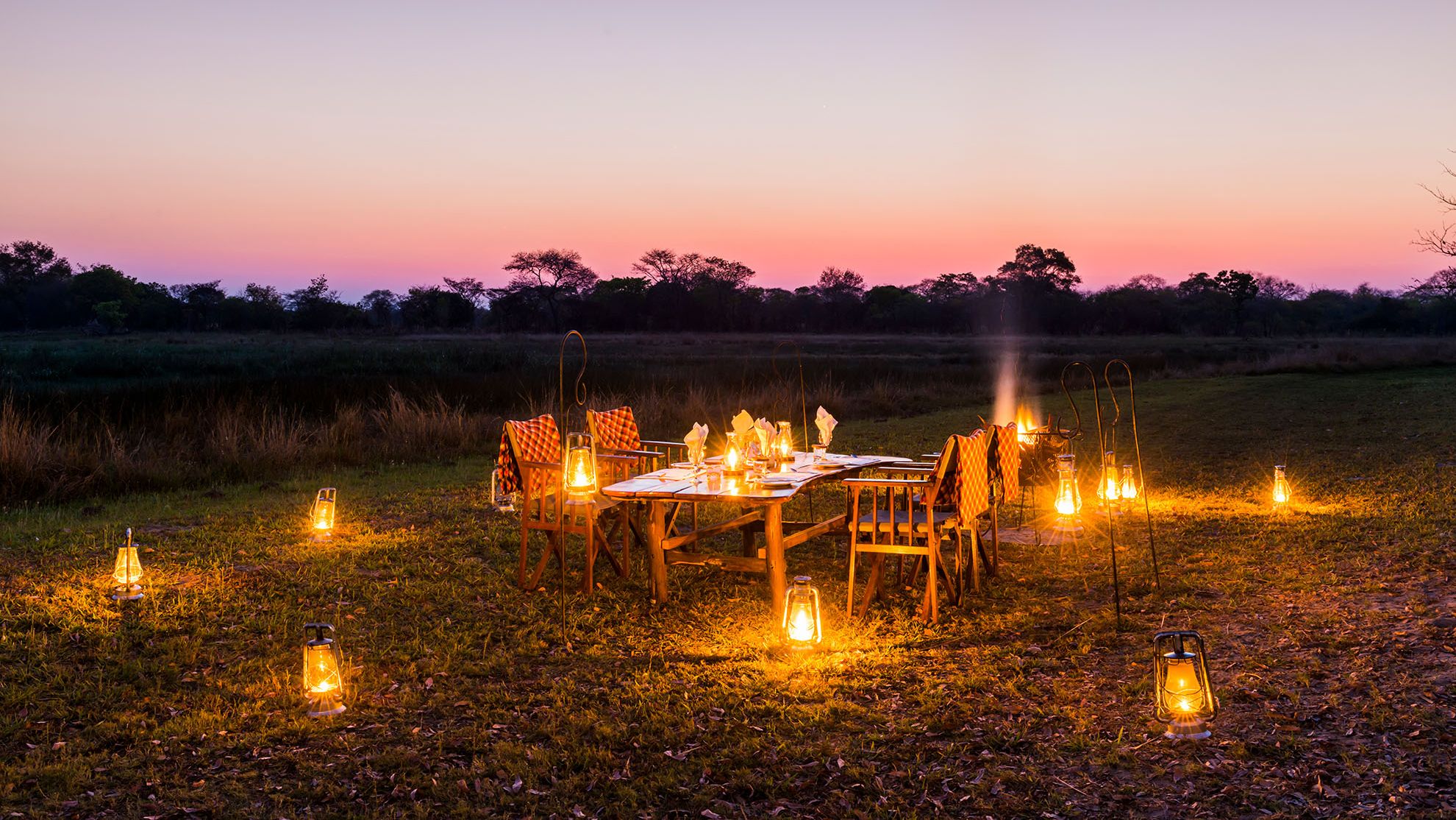 safari-sambia-von-livingstone-bis-kafue-lampen-abendessen-natucate