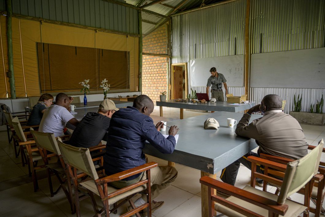 natur-und-rangerkurs-safari-guide-kenia-camp-mara-unterricht-natucate