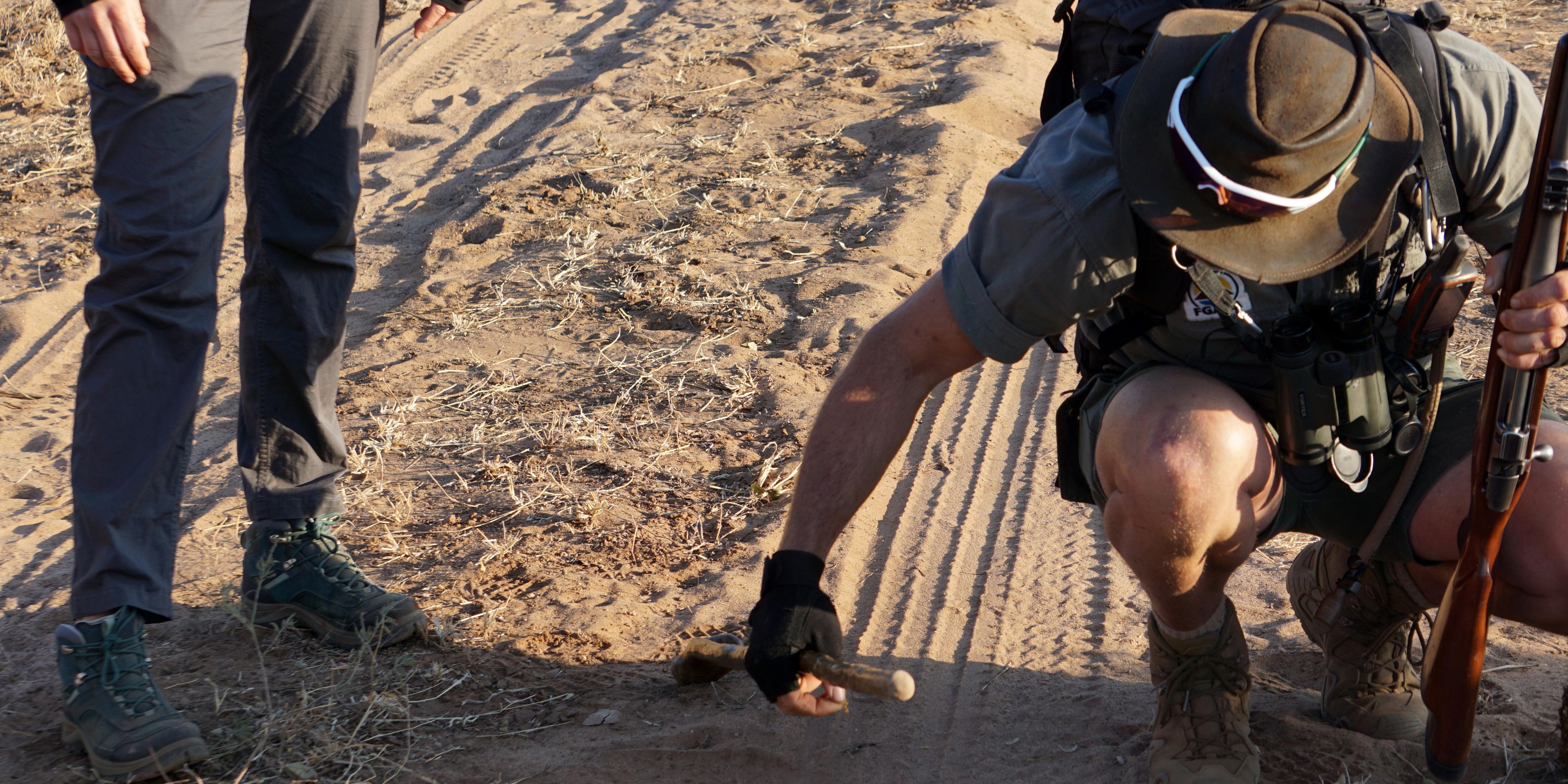 natur-und-rangerkurs-kenia-field-guide-level1-tracking-natucate