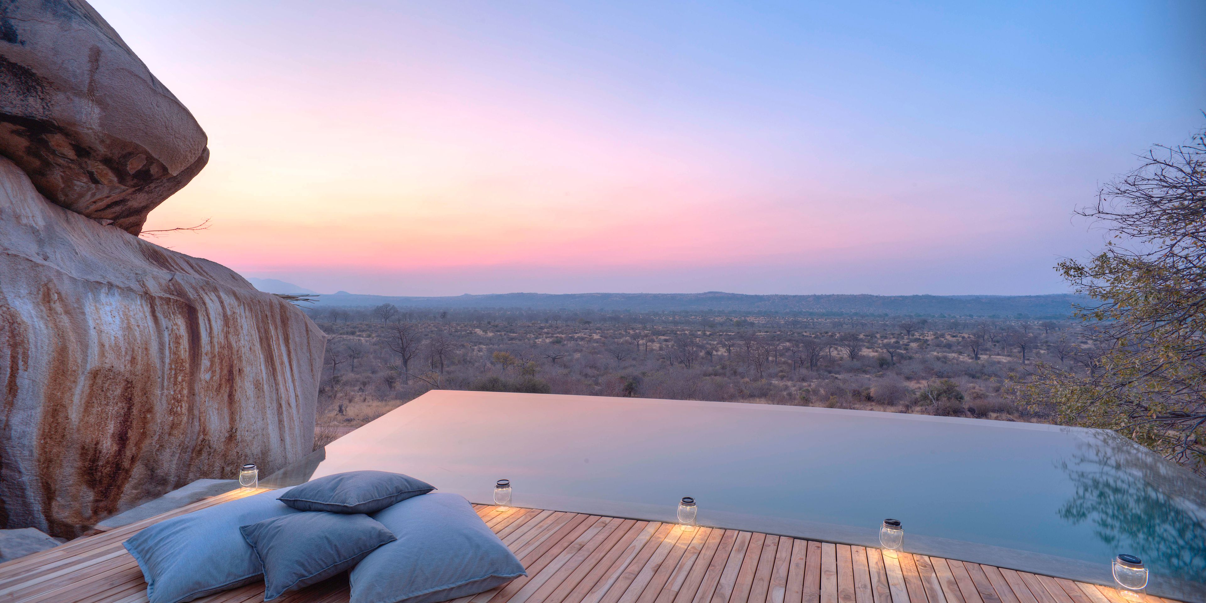 Sonnenuntergang beim Pool in Jabali