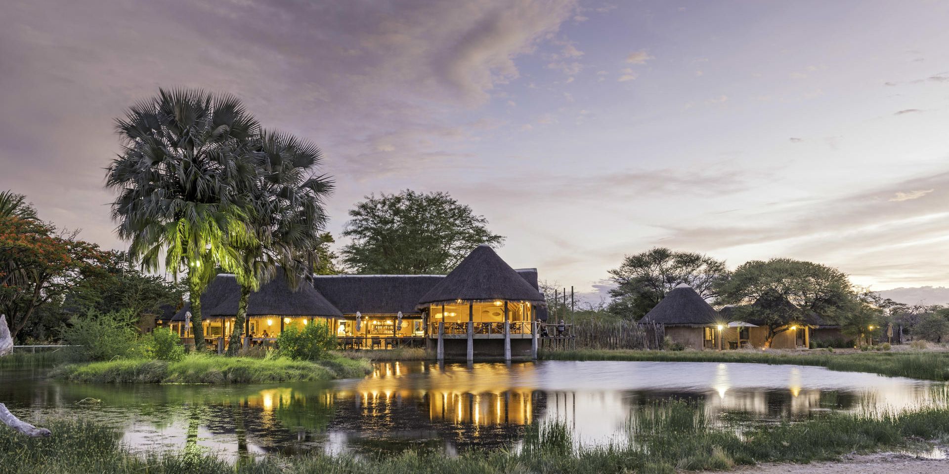 natucate-safari-namibia-etosha-south-onguma-bush-camp-outside-view-river